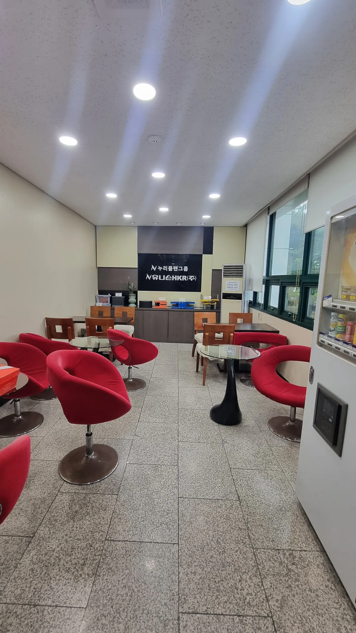 천안 동남구 수신면 유니슨HKR 6평 기업 제품 전시실 공사 전 — 기존 미팅실